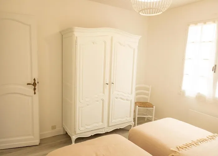 Holiday home Ernest, 100 M Martin De Re, Quartier Recherche De La Cible, Calme Absolu, Piscine Chauffee Saint-Martin-de-Re